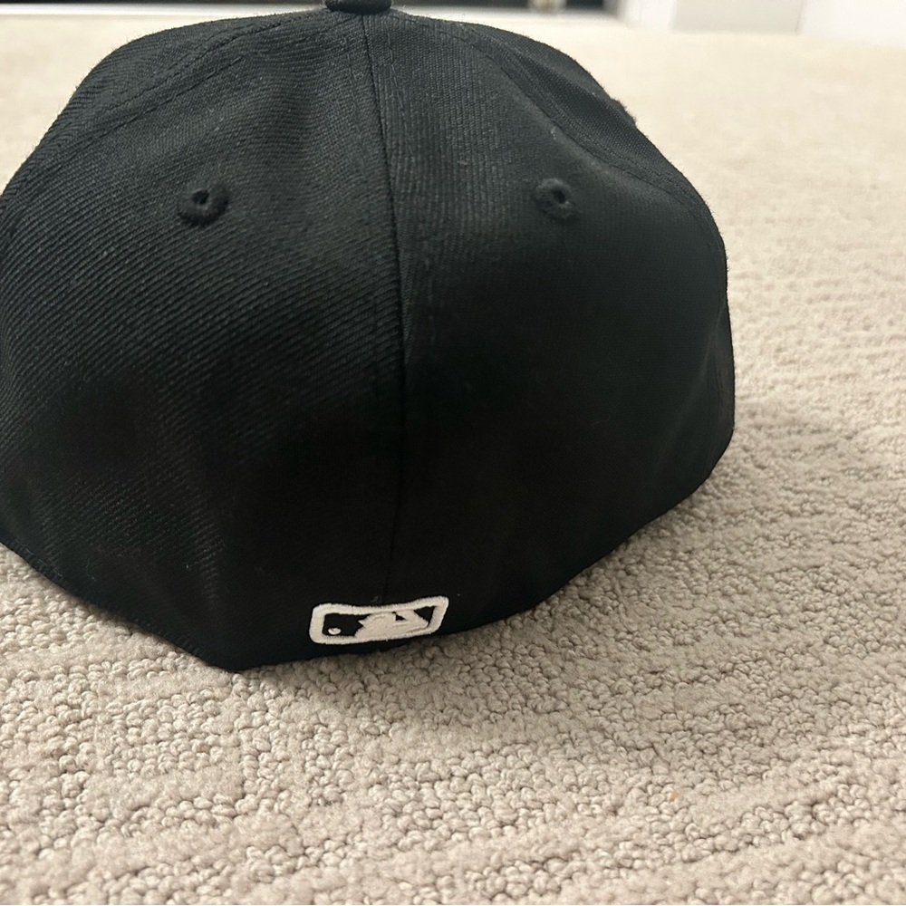New York Yankees Fitted Roses - Picture 2 of 6